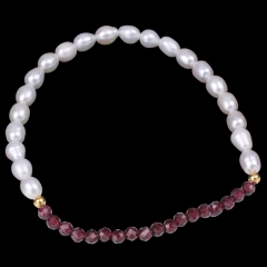 White Freshwater Pearl Rice Bead with Garnet Round Bead Bracelet, Approx 18-19cm